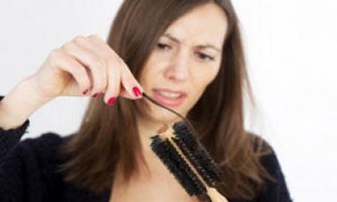 Самые частые причины выпадения волос у женщин после родов Сильное выпадение волос у женщин после родов